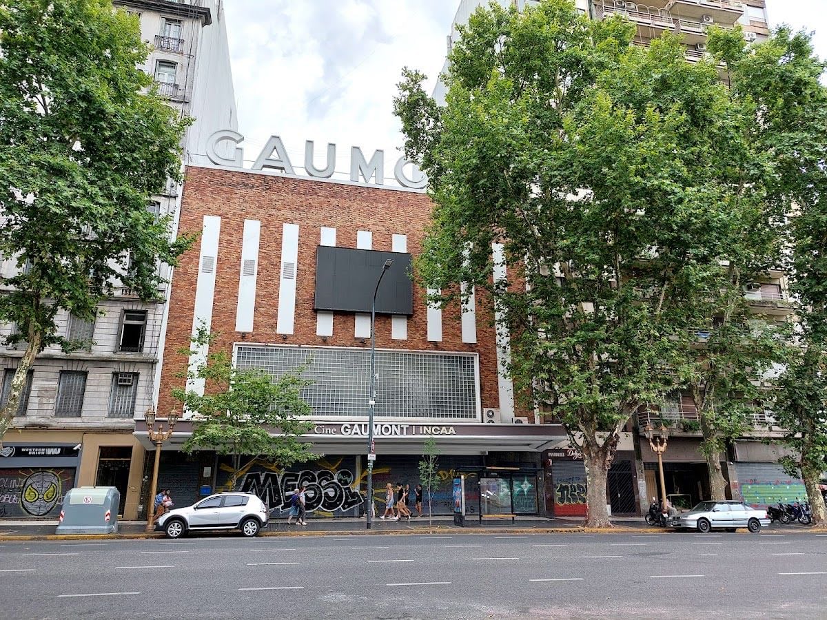 CINE GAUMONT - cinema de rua, mais antigo da argentina
películas nacionales e bom preço