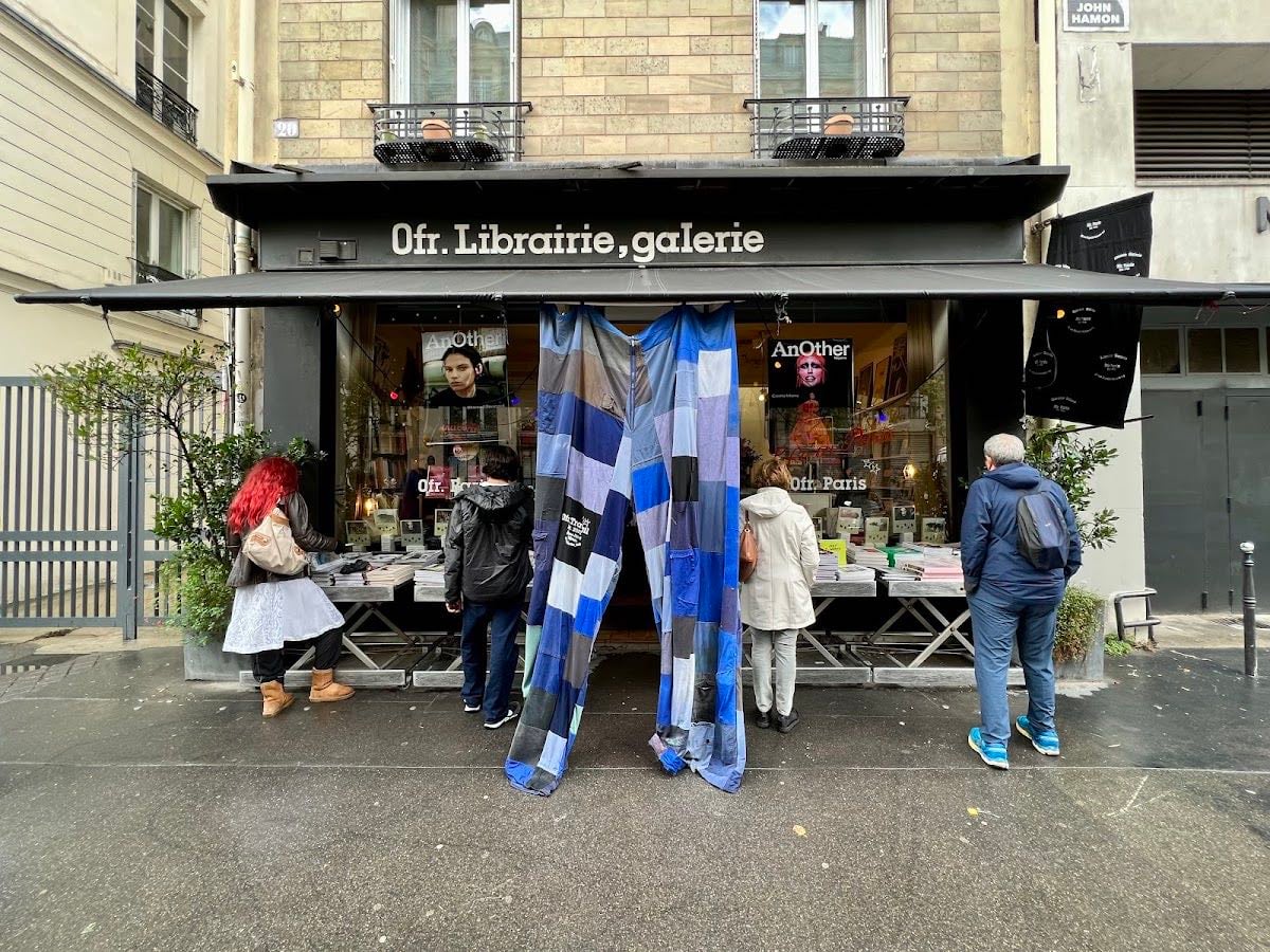 Ofr. - libreria / café