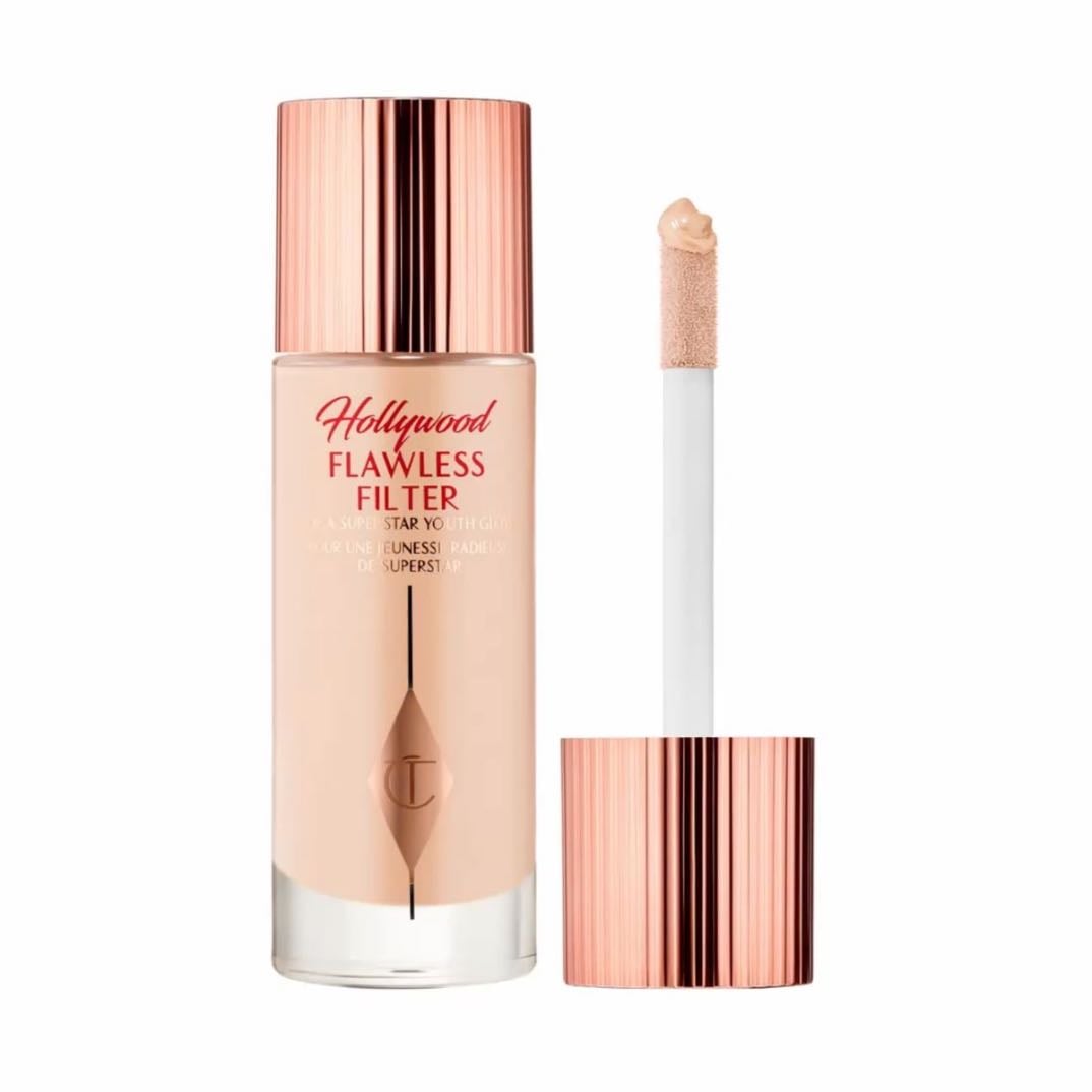 Base Charlotte Tilbury - Eu não uso base, mas ja algumas e essa foi minha favorita, ela deixa a pele brilhosa com uma cobertura suave e natural perfeita pra quem não gosta muito de base