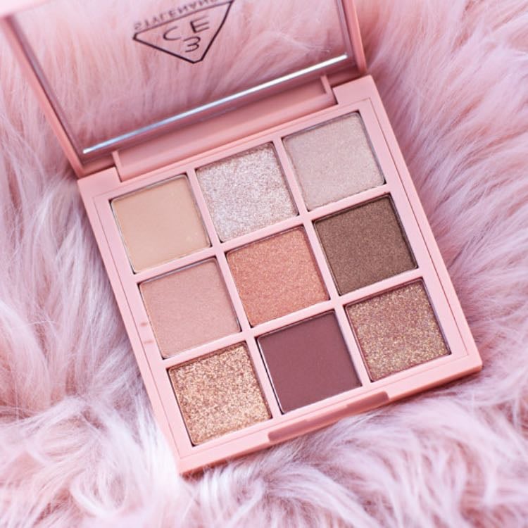 eyeshadow - not exactly this one but the colors match