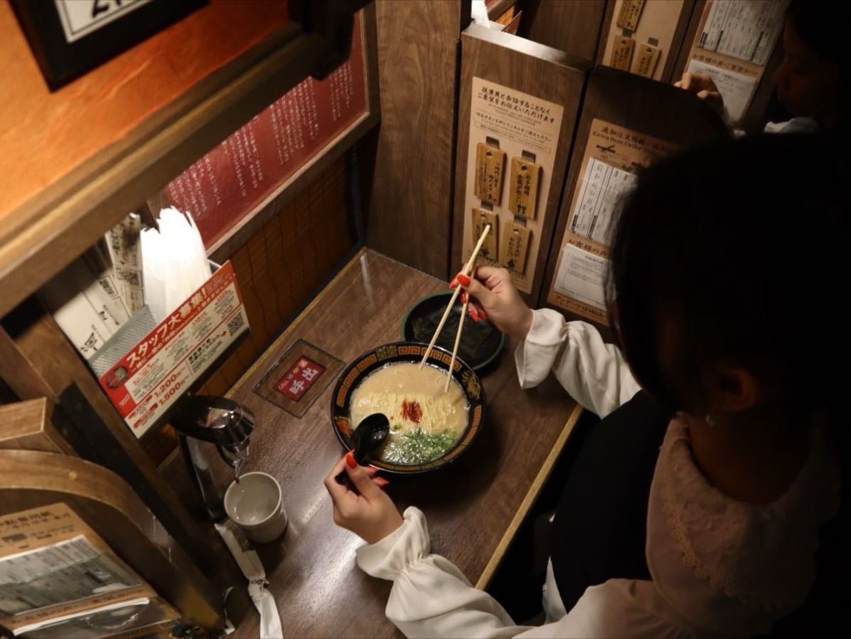 Comer el ramen de ichiran en Tokio