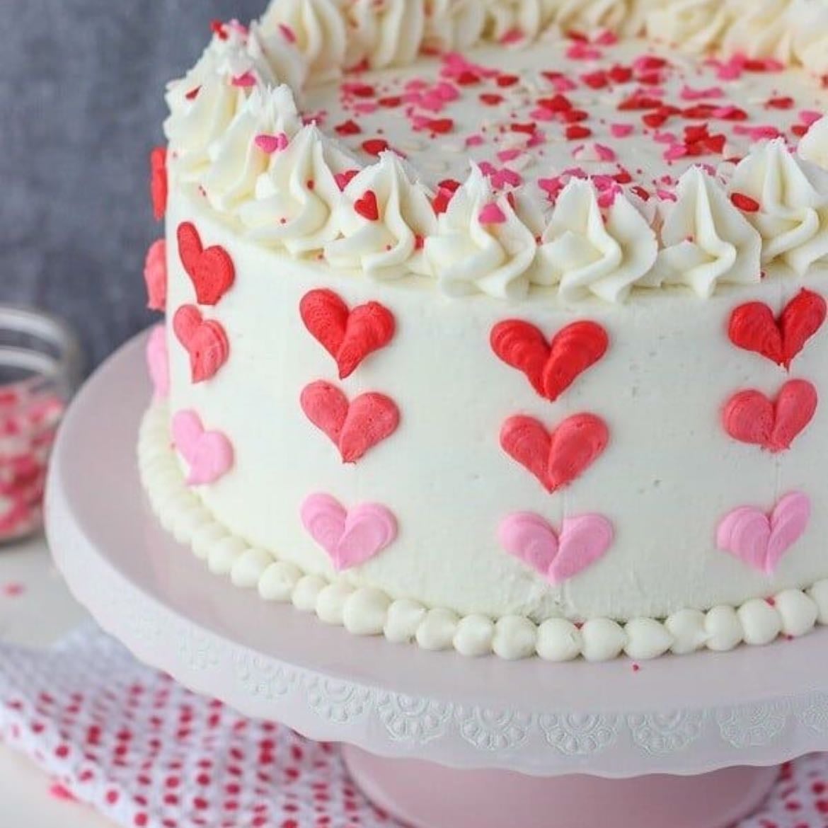 Pastel Rosita - No tiene que ser un pastel tan elaborado con que sea rosa o blanco para que vaya con la vibra basta