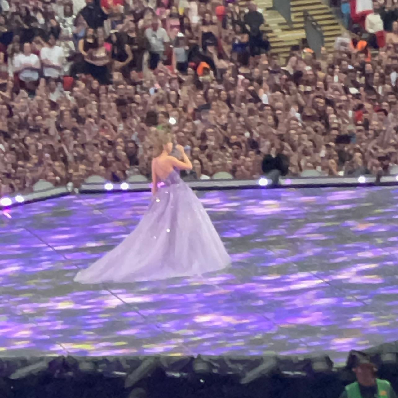 Taylor🪩🧣 - 19/8/24 - the eras tour