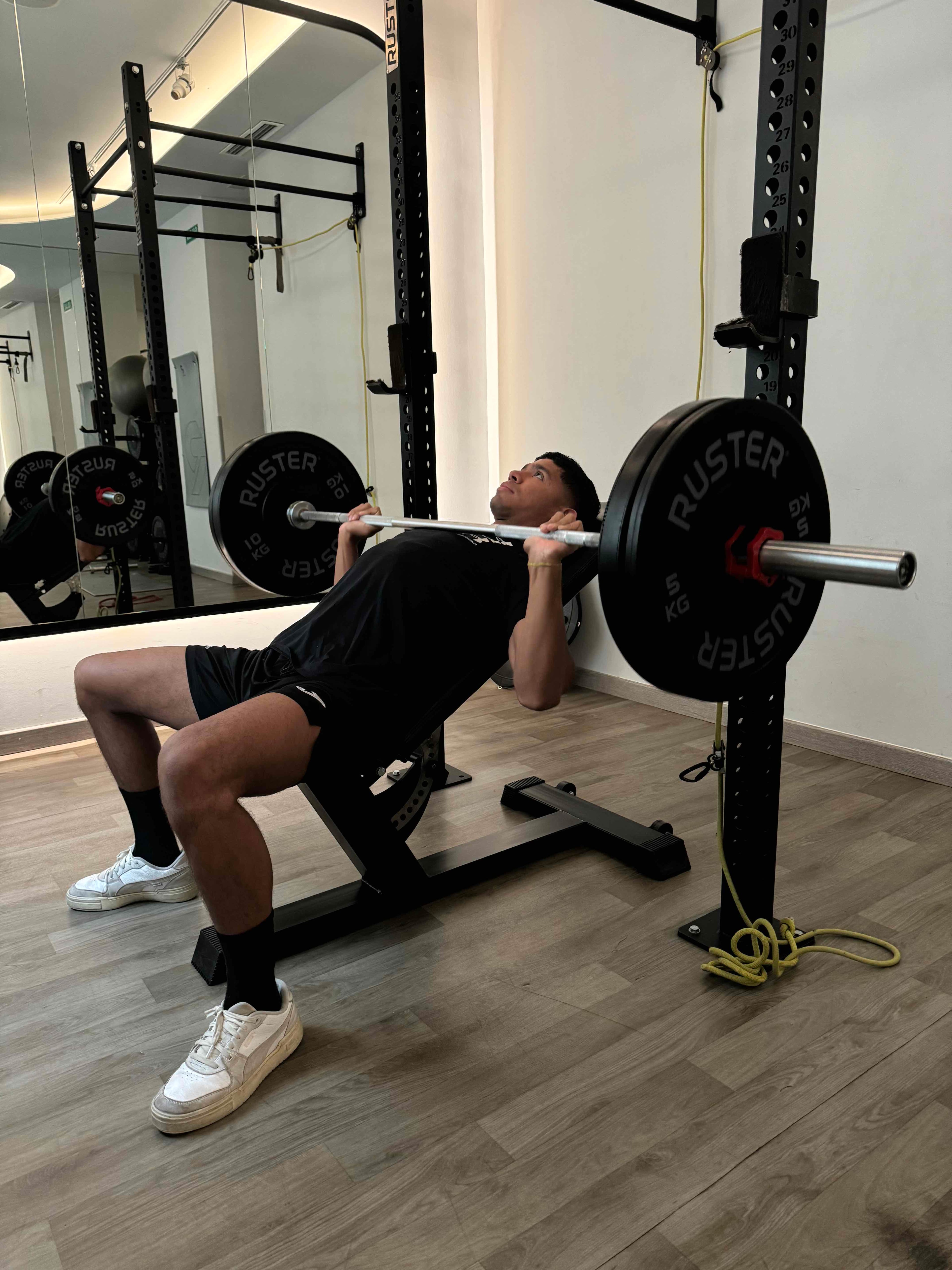 Incline bench press - Barbell