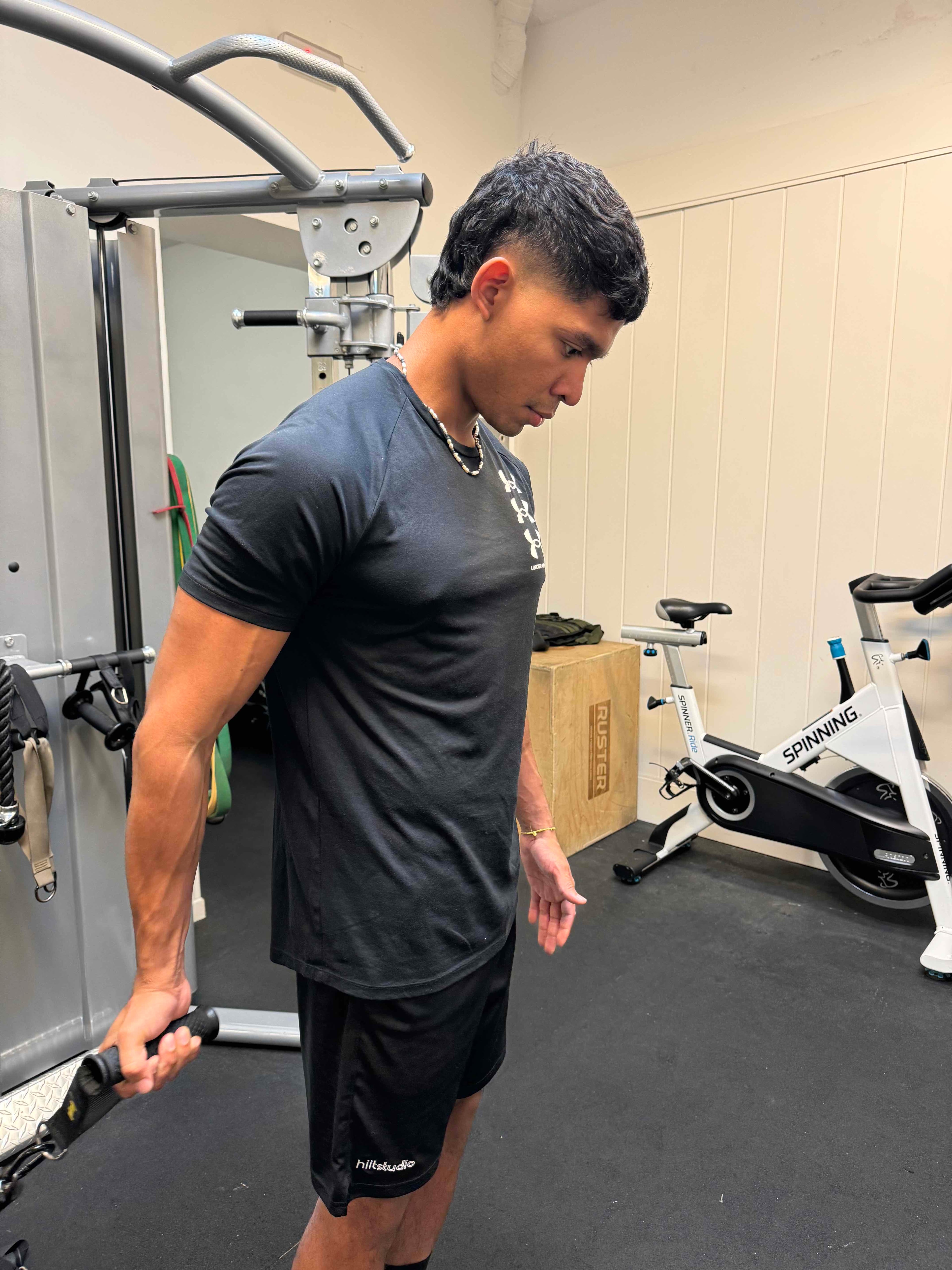 Unilateral Cable Bíceps Curl