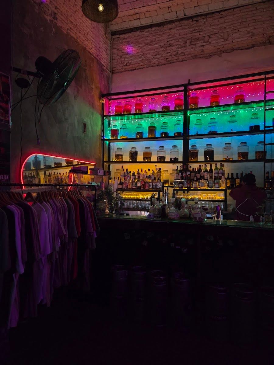 FELIZA GAY & LESBIAN BAR