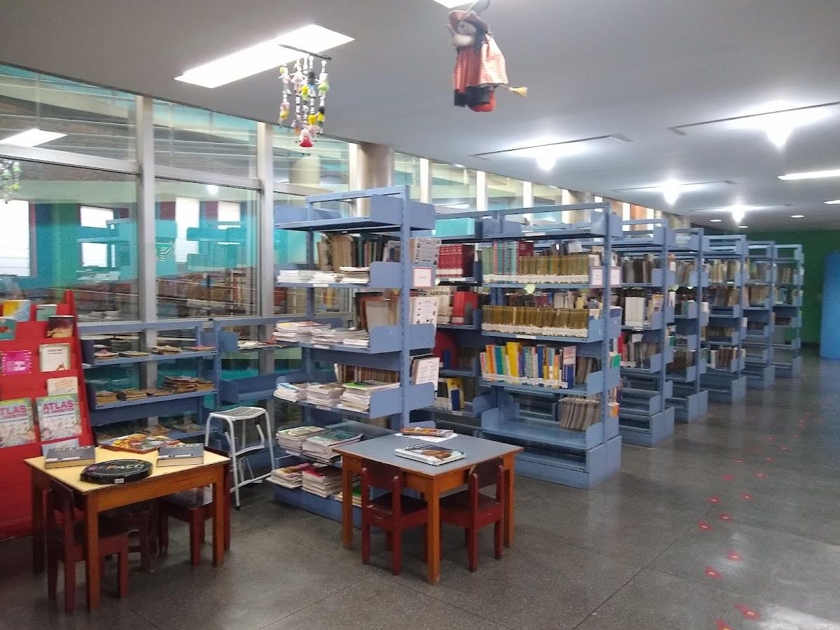 Biblioteca Municipal Murilo Mendes