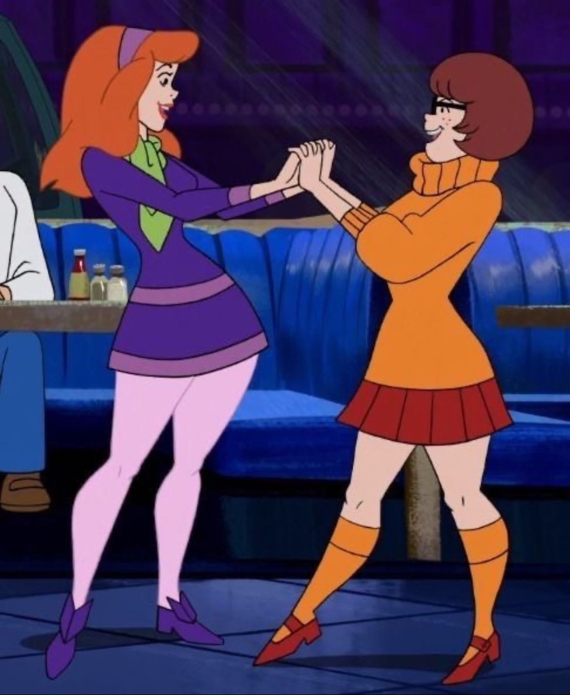 Daphne y Vilma - https://vt.tiktok.com/ZS51VtHKe/