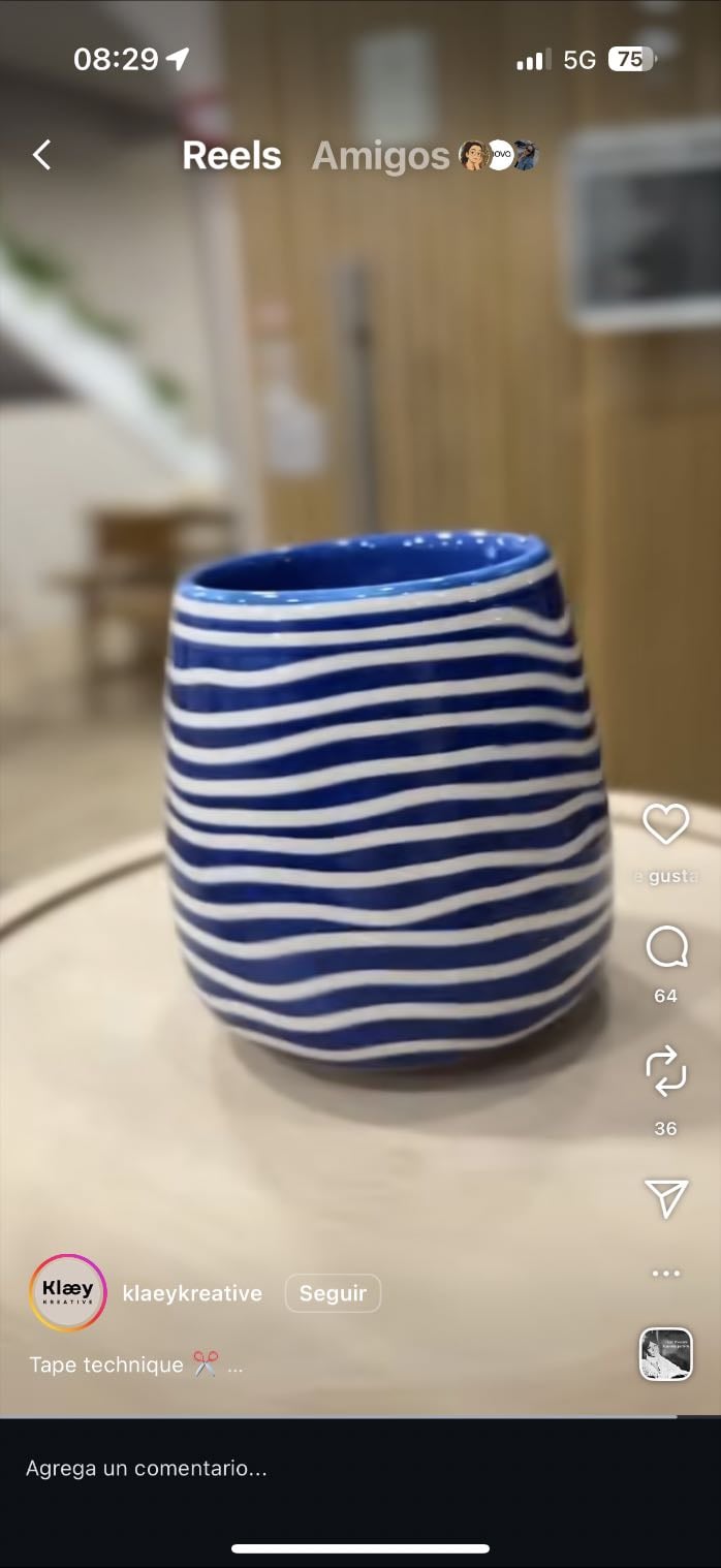 taza con líneas