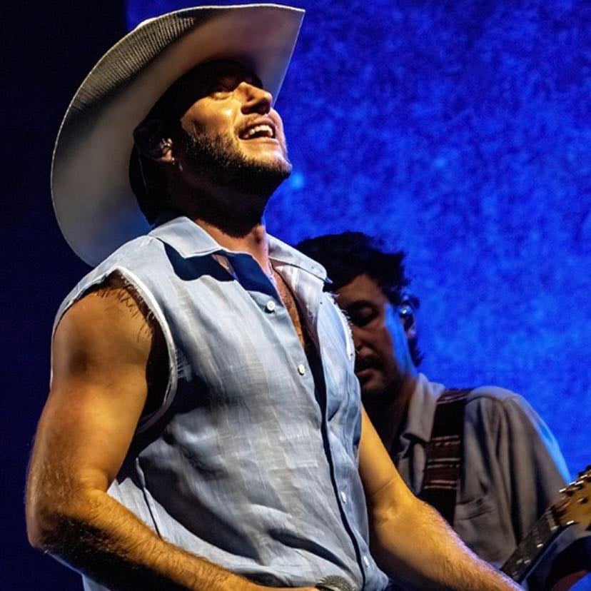 Niall - He has good music, good energy and he’s hot