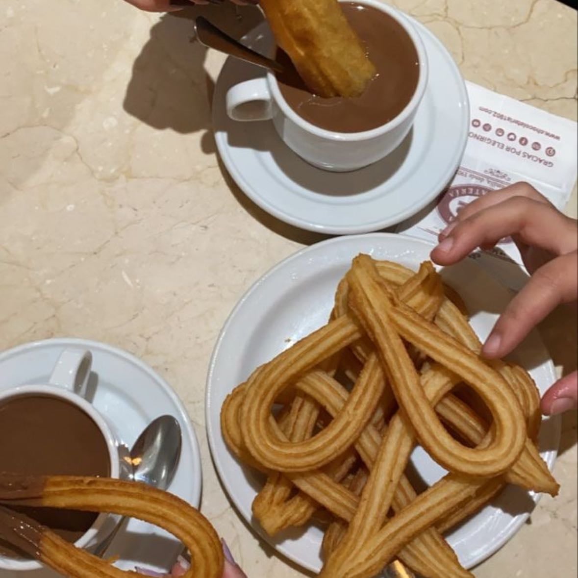 Churros - la finalidad es comer churros, se pueden hacer o ir a un sitio que los hagan