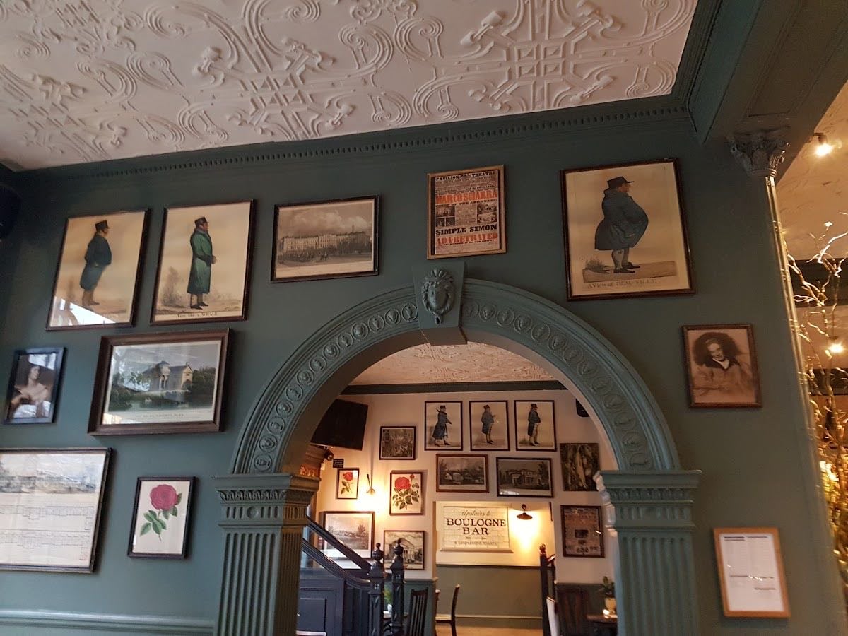 Bull & Gate - 2 option £16.50 veggie roast
