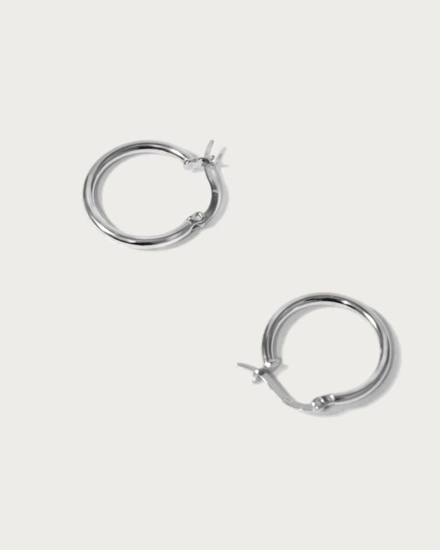 The Simple Hoop Earrings in Silver
| En Route Jewelry | En Route Jewelry - Are you looking for a simple, yet trendy earring that will make your everyday look beautiful? If yes, then these silver hoop earrings are just the perfect thing.