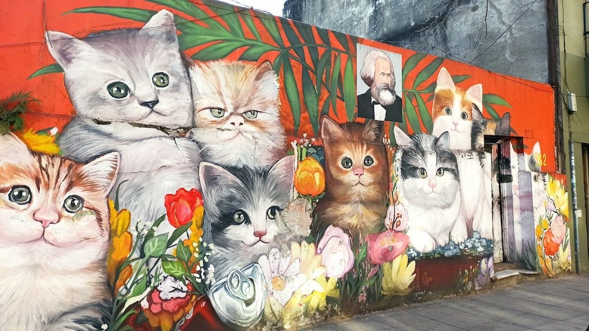 Mural Gatos y Comunismo