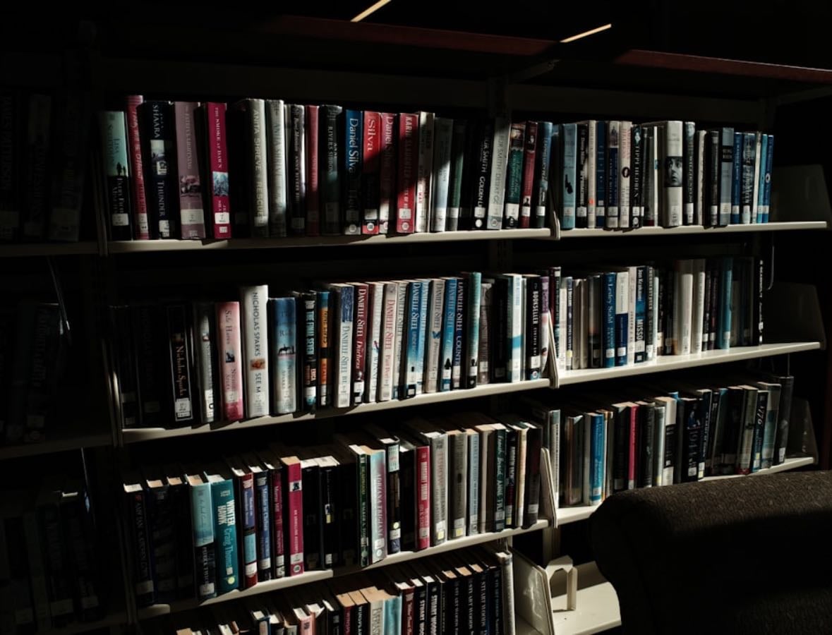 LIBROOOS - Books hypelist by Emi Pardo