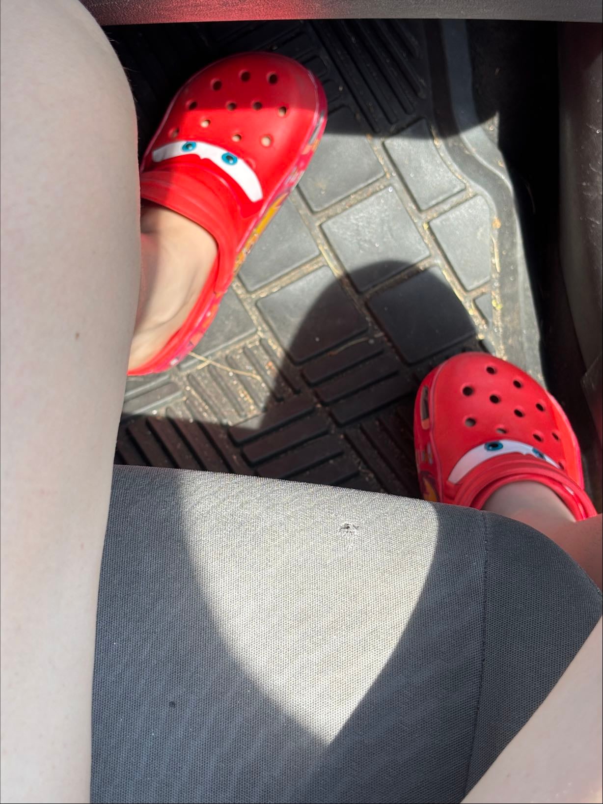 mis crocs - somos uno solo