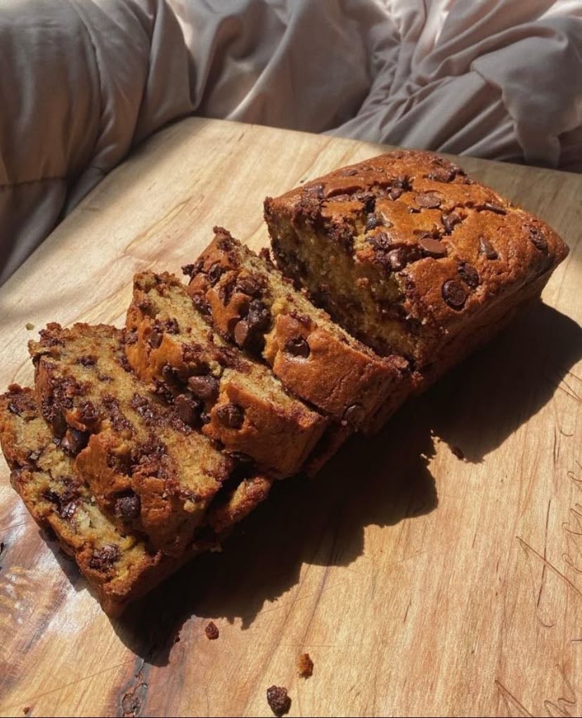 banana bread - Ingredients:
3 large ripe bananas (roughly mashed)
8 Tablespoons melted unsalted butter
1/2 cup granulated sugar
1/2 cup brown sugar (packed)
1 large egg (at room temperature)
1 teaspoon vanilla extract
11/2 cup all purpose flour
1 teaspoon baking soda
Pinch of salt
1/2 cup semi sweet chocolate chips
175-180c (roughly 1h and 15mins)