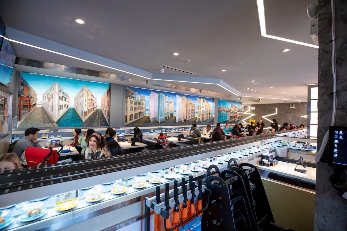 Sushi Plus Rotary Sushi Bar - Chinatown - Wonderful experience. Delicious sushi😋🍣