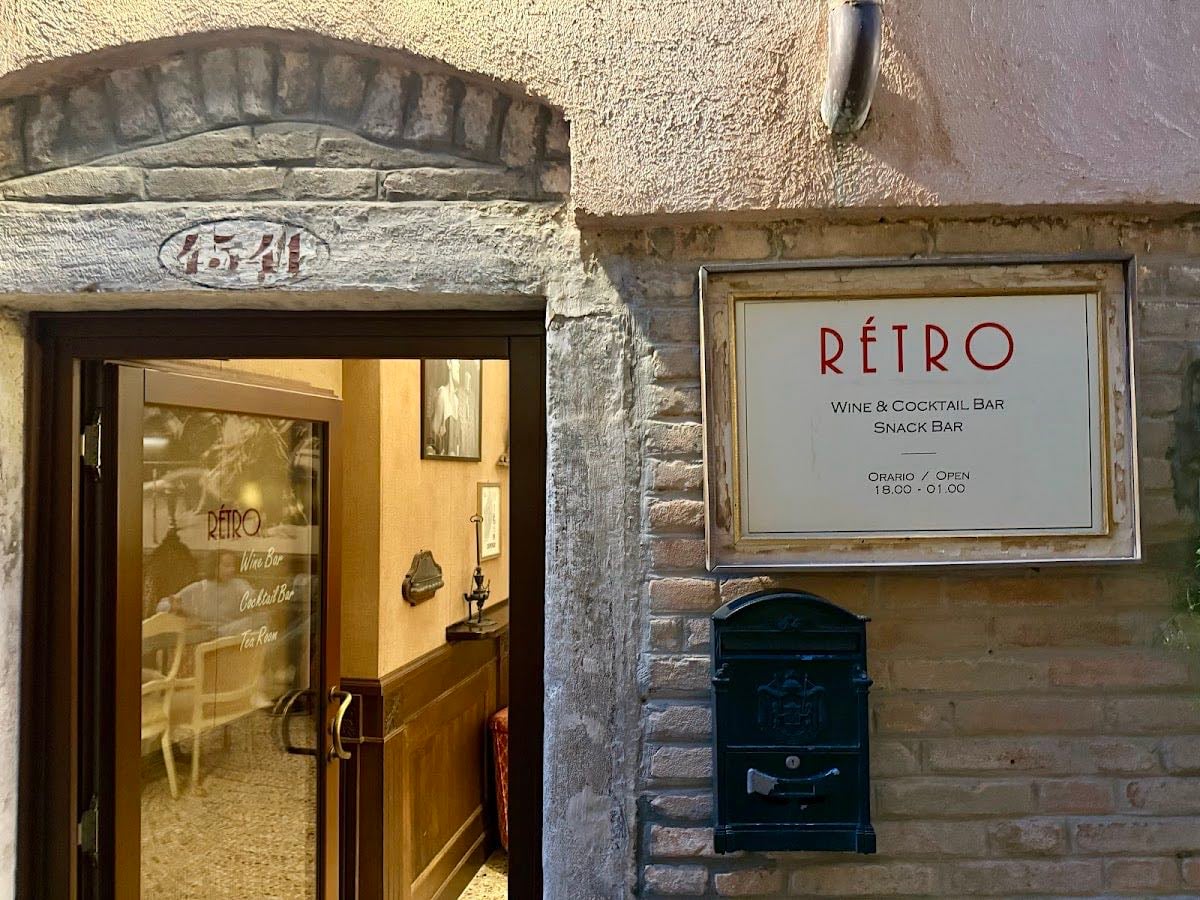 Rétro Wine Bar - Such a beautiful venetian vibe