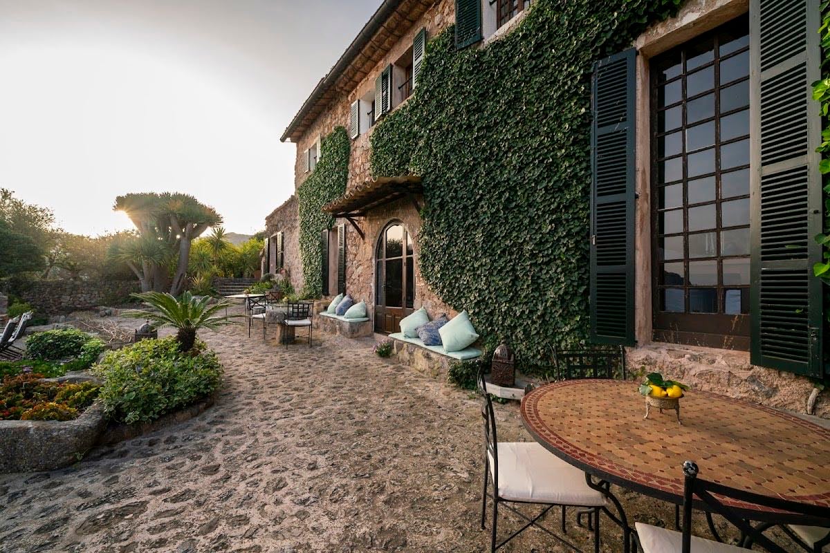 Ca's Xorc Luxury Retreat & Restaurant