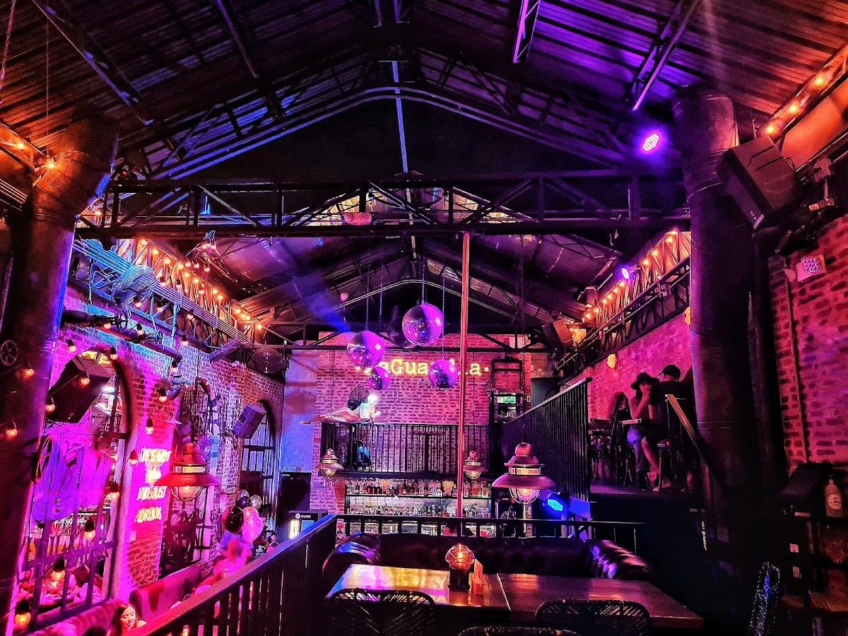 NEUTRO BAR
