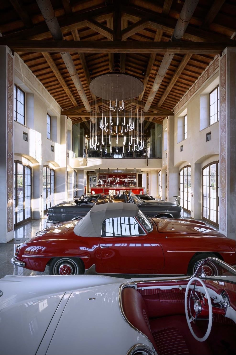 garagem com carros vintages