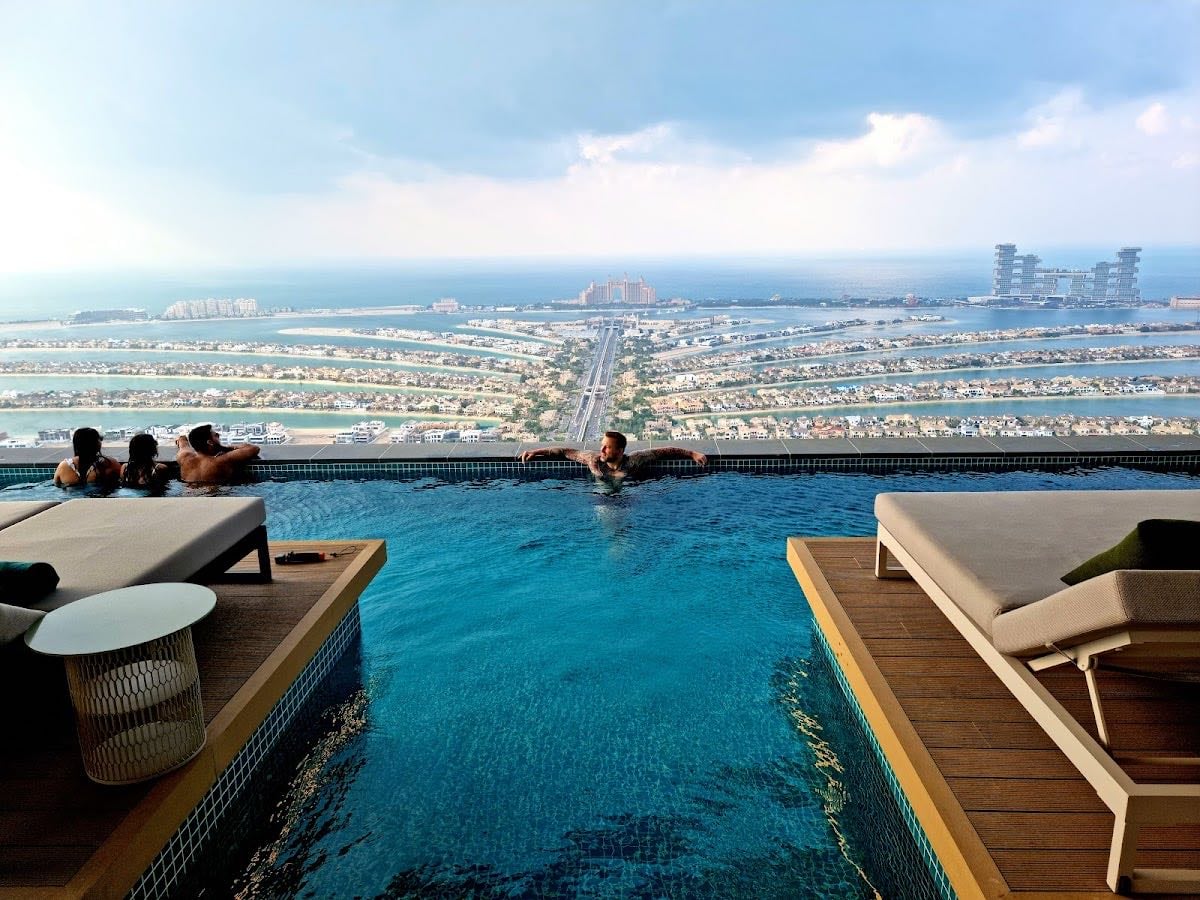 AURA SKYPOOL - Skybar