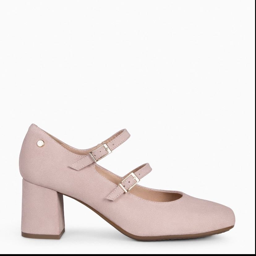 Zapatillas NO deportivas - Con unas es suficiente.