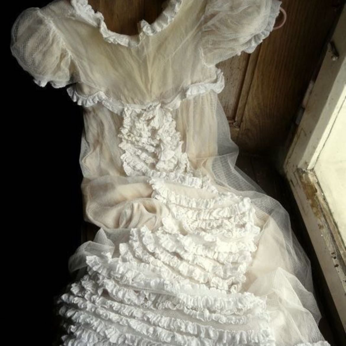 vintage - loves vintage clothes and lace and leather and mixing textures