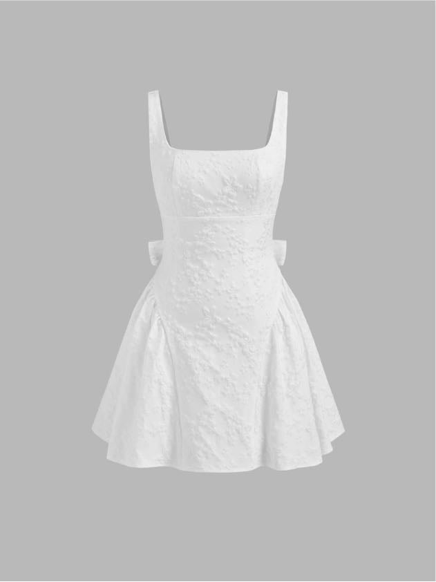 ROBE MINI EN JACQUARD À COL EN U, FLEURIE, SANS DOS ET AVEC NŒUD PAPILLON