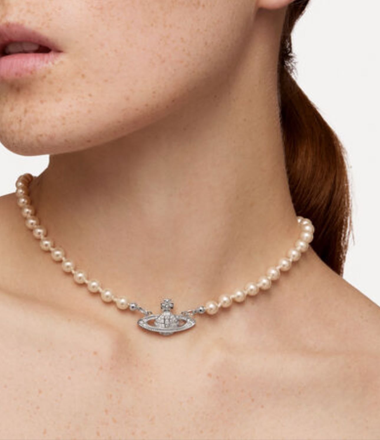 Mini Bas Relief Pearl Choker