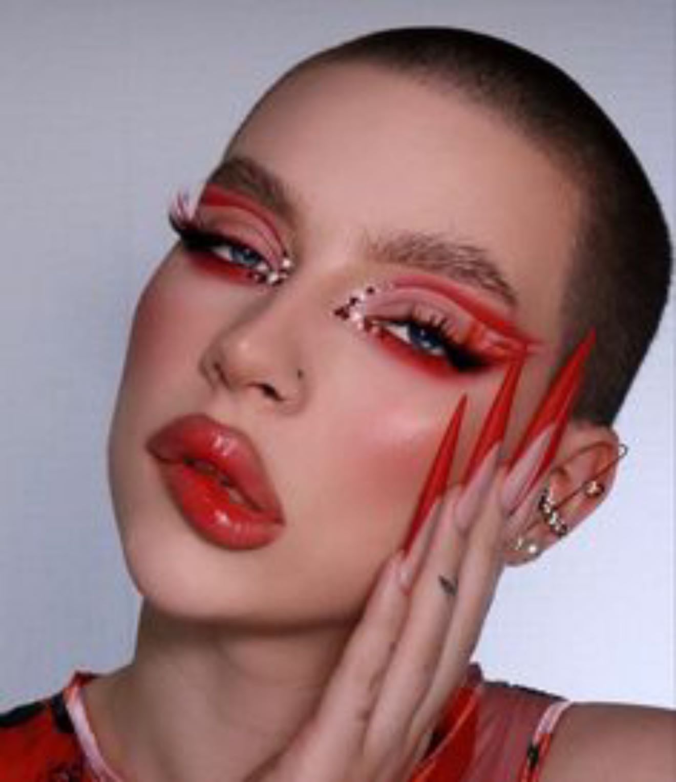 Maquillaje artístico (fantasía, editorial) - ⏳ 1 h semanal.