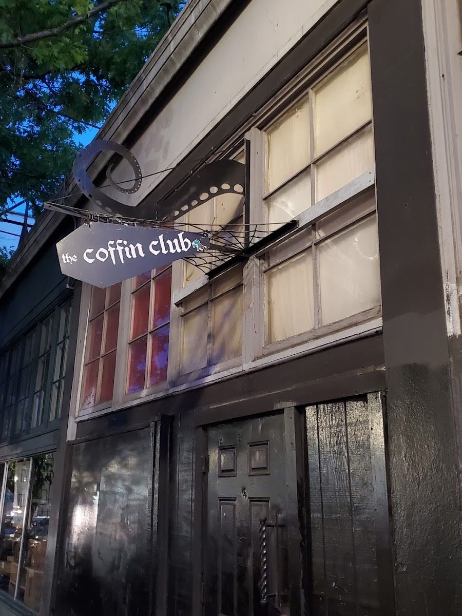 The Coffin Club (previously known as Lovecraft Bar)