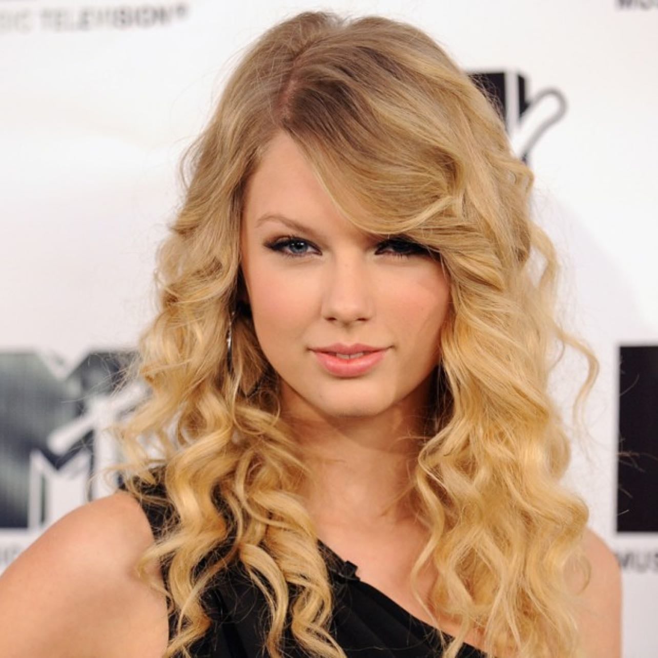 Taylor swift ✅ - Best new artist