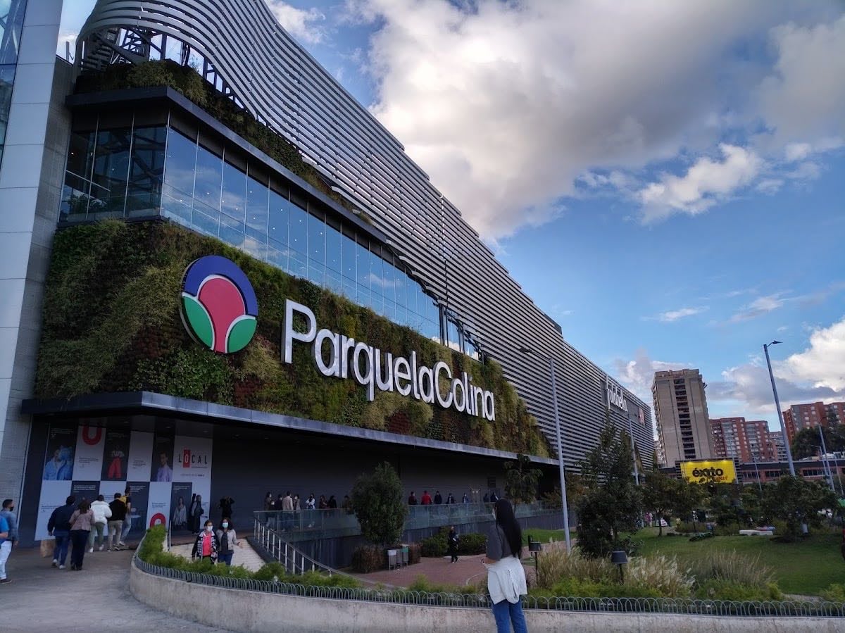 Parque La Colina Centro Comercial