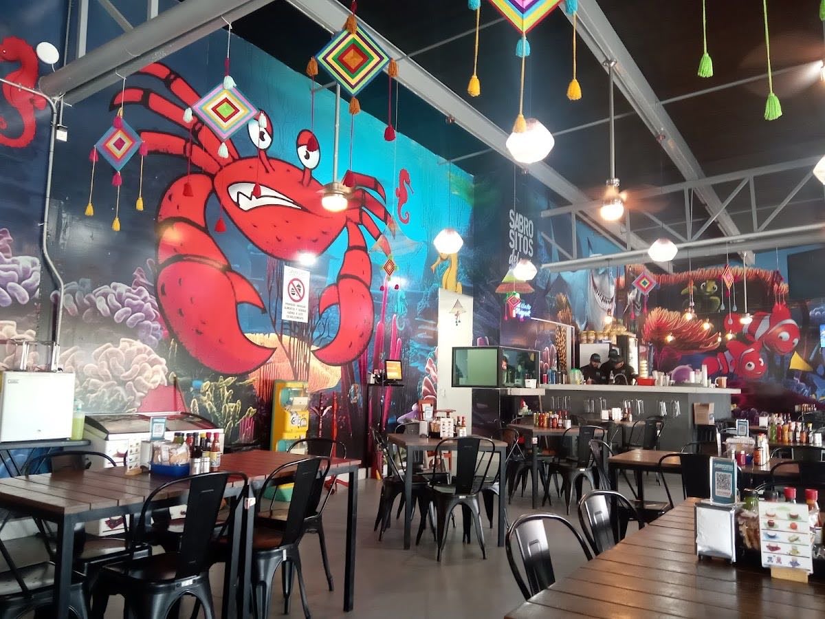 Sabrositos del Mar - Este lugar está en Zapopan pero vale totalmente la pena, su michelada sabrosa y las charolas están top