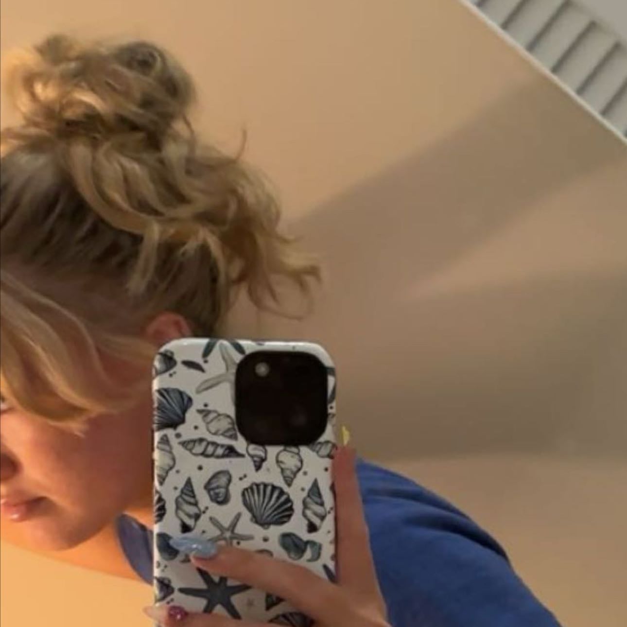 messy/curly bun