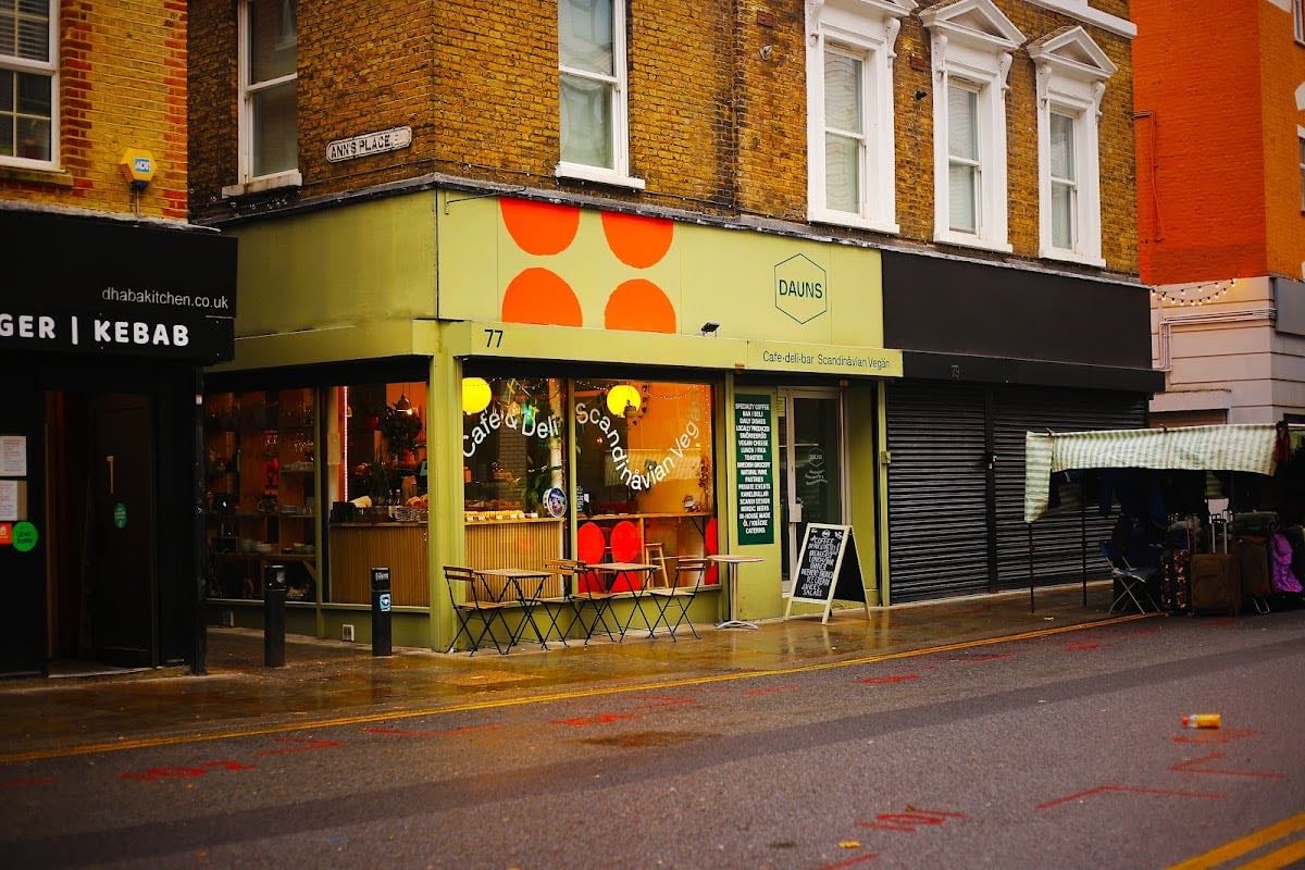 Dauns - cute scandi café/restaurant !! lots of vegan options asw