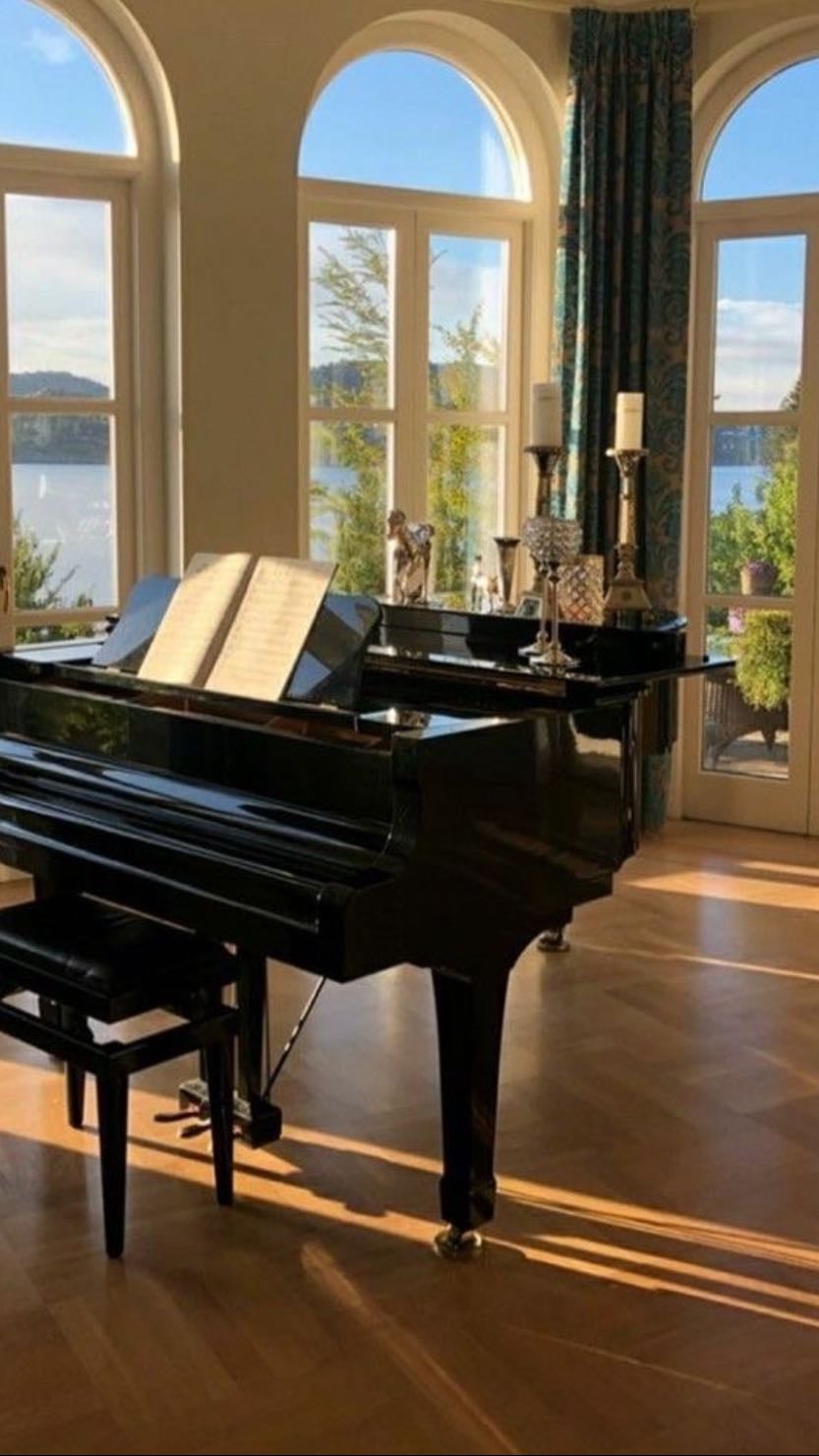 Grand piano
