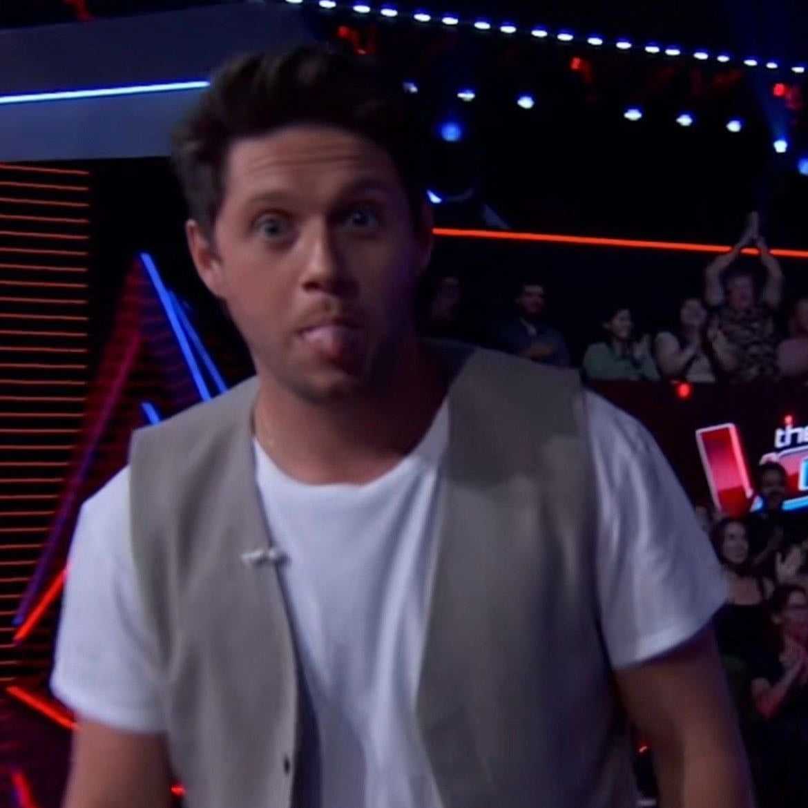The Voice Niall - Him poking his tongue out. Ahhhhh