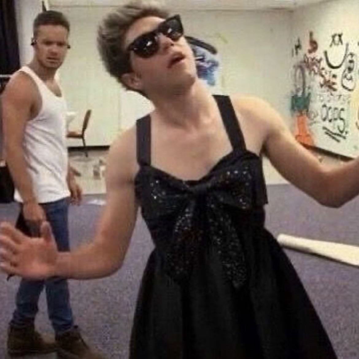 Niall in a dress - I love Liamโs face in the background lol ๐