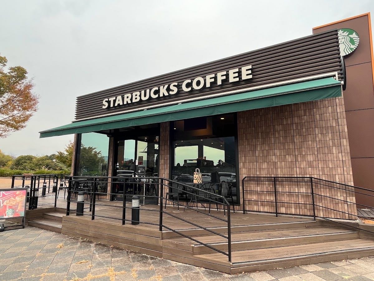 Starbucks Coffee - Fujikawa Service Area (Outbound) - What a view!
