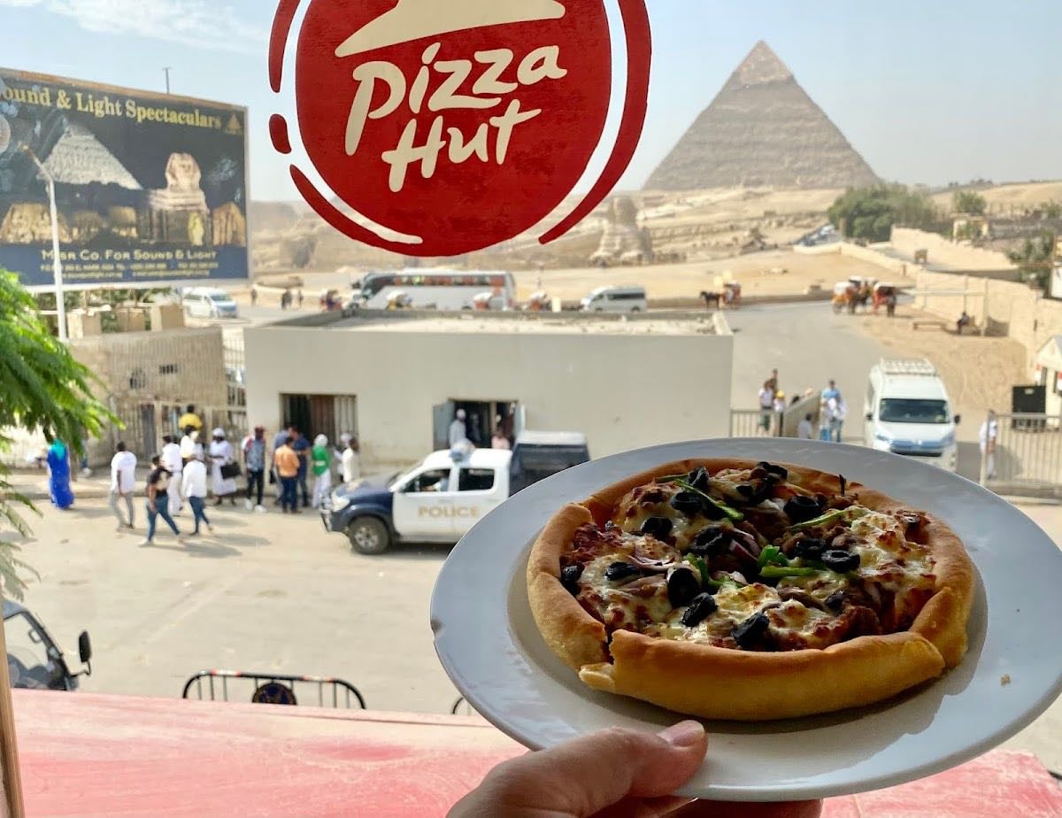 PizzaHut - Do you imagine eating pizza with this view?