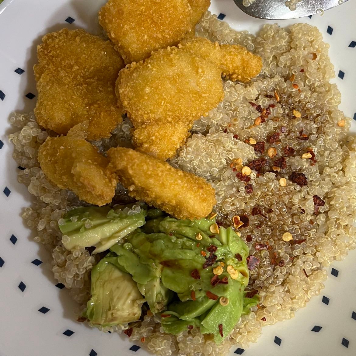 spicy quinoa with avocado and chicken