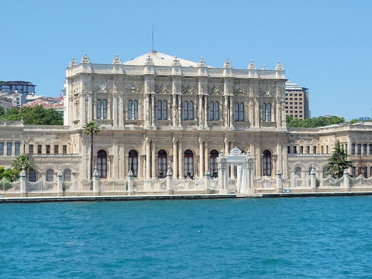 Dolmabahçe Sarayı