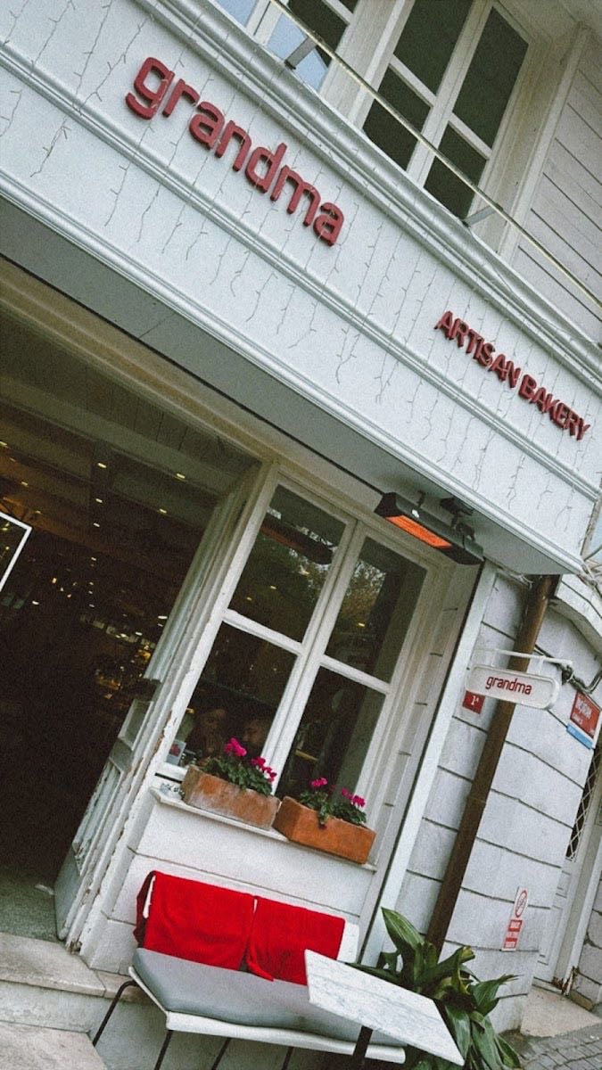 Grandma - Cafe