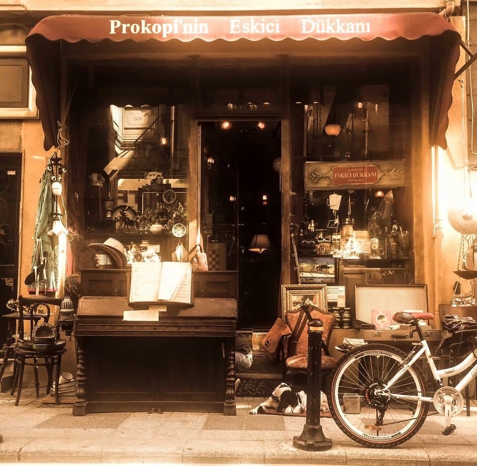 Prokopi'nin Eskici dükkanı