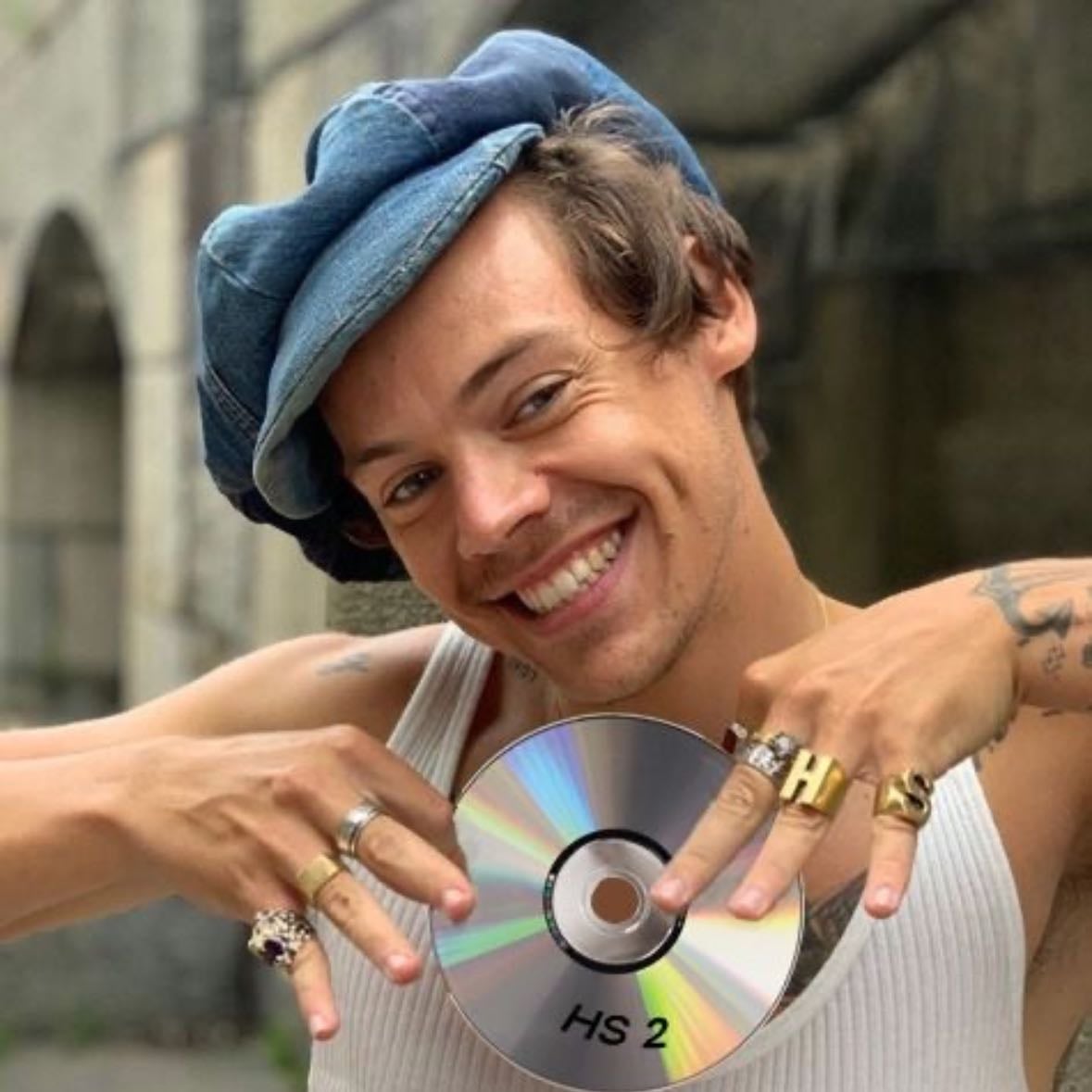 be a lover, give love, choose love, love everyone. always - harry styles 🫶🏼🫶🏼