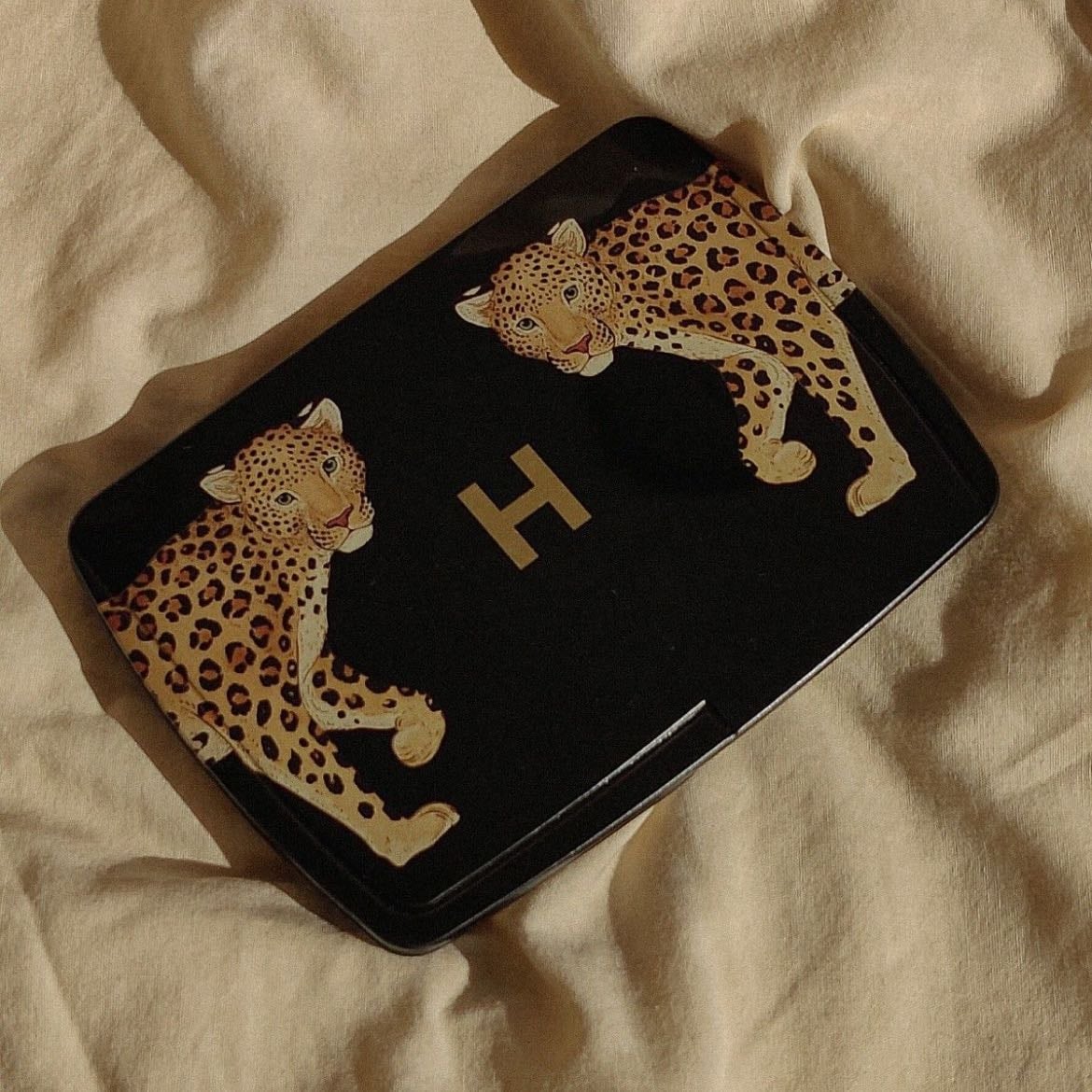 hourglass palette
