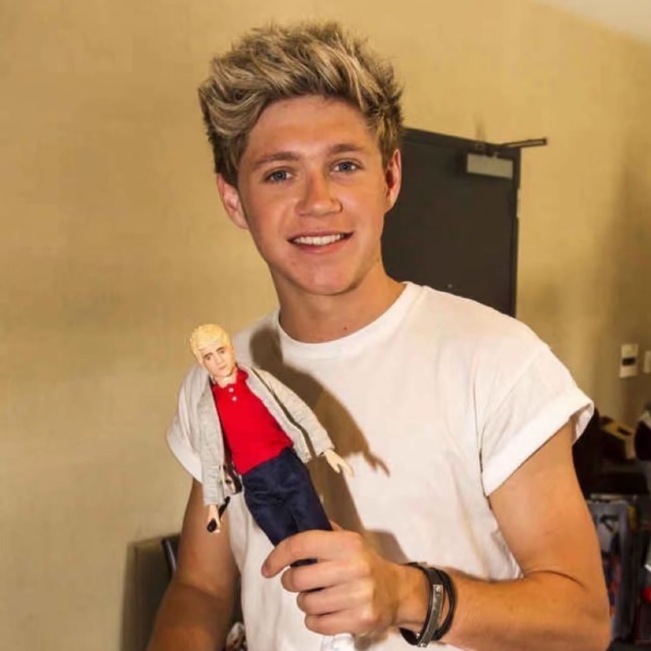 “just chillin out in me box” - -niall🫶🏻